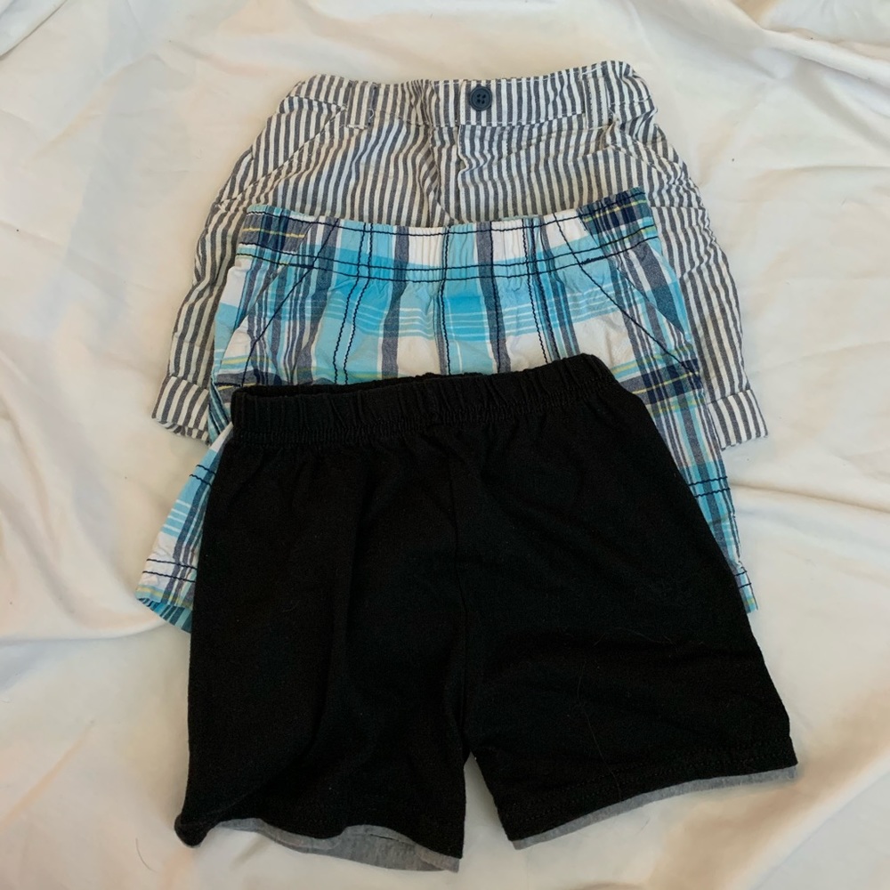 Bundle of boy shorts 18 months